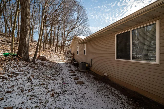 $409,900 | 114 Manor Court, Slinger, WI 53086