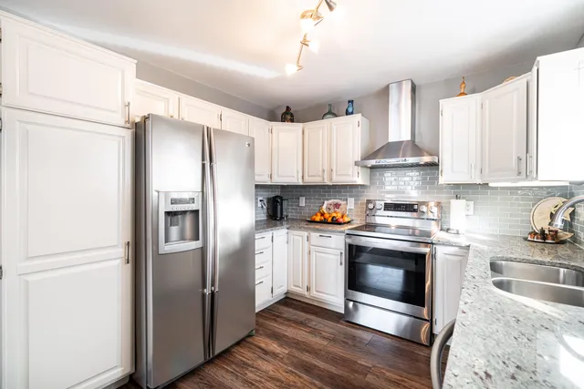 $409,900 | 114 Manor Court, Slinger, WI 53086