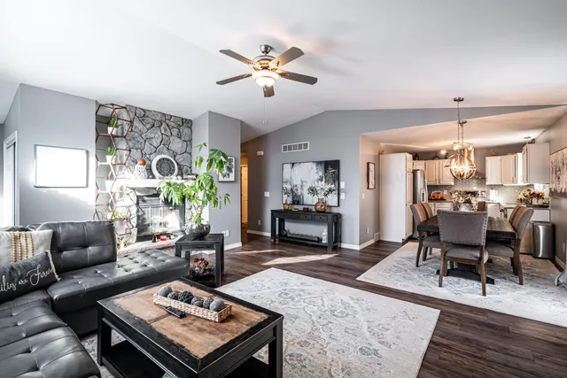 $409,900 | 114 Manor Court, Slinger, WI 53086