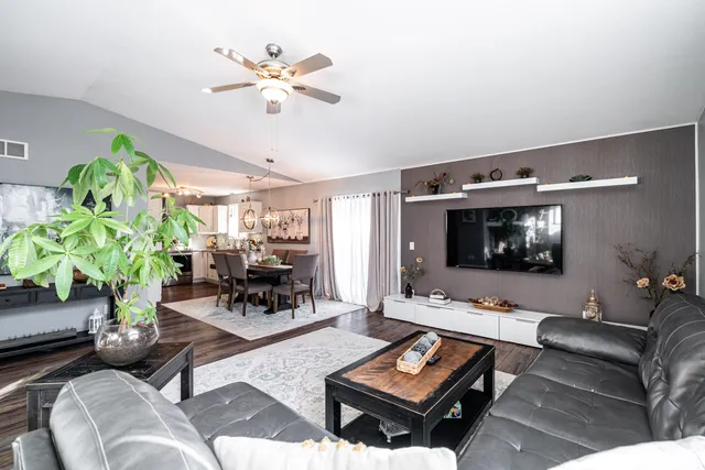 $409,900 | 114 Manor Court, Slinger, WI 53086