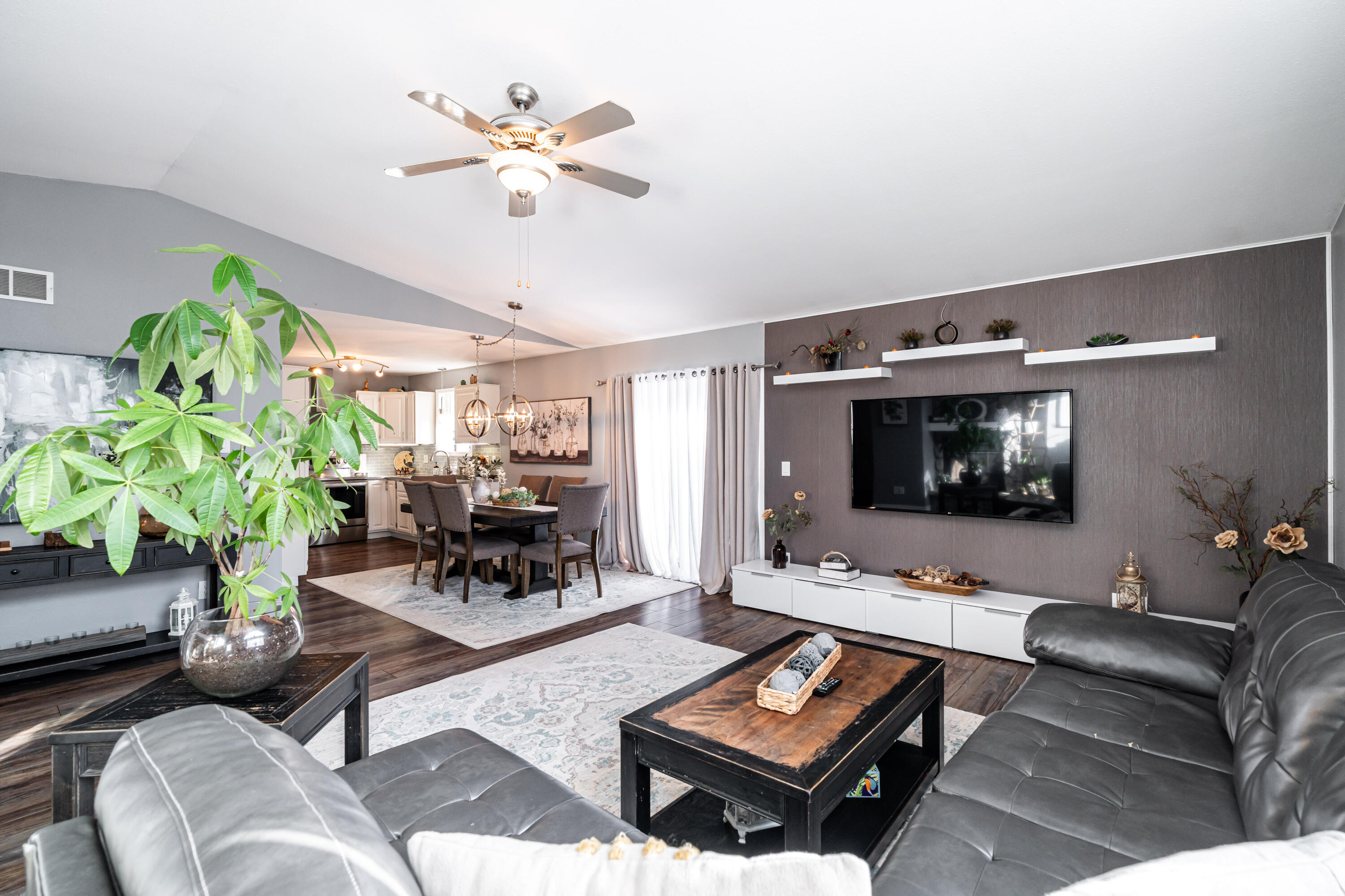 114 Manor Court Slinger, WI 53086 - Photo 9 of 37 DSC03151