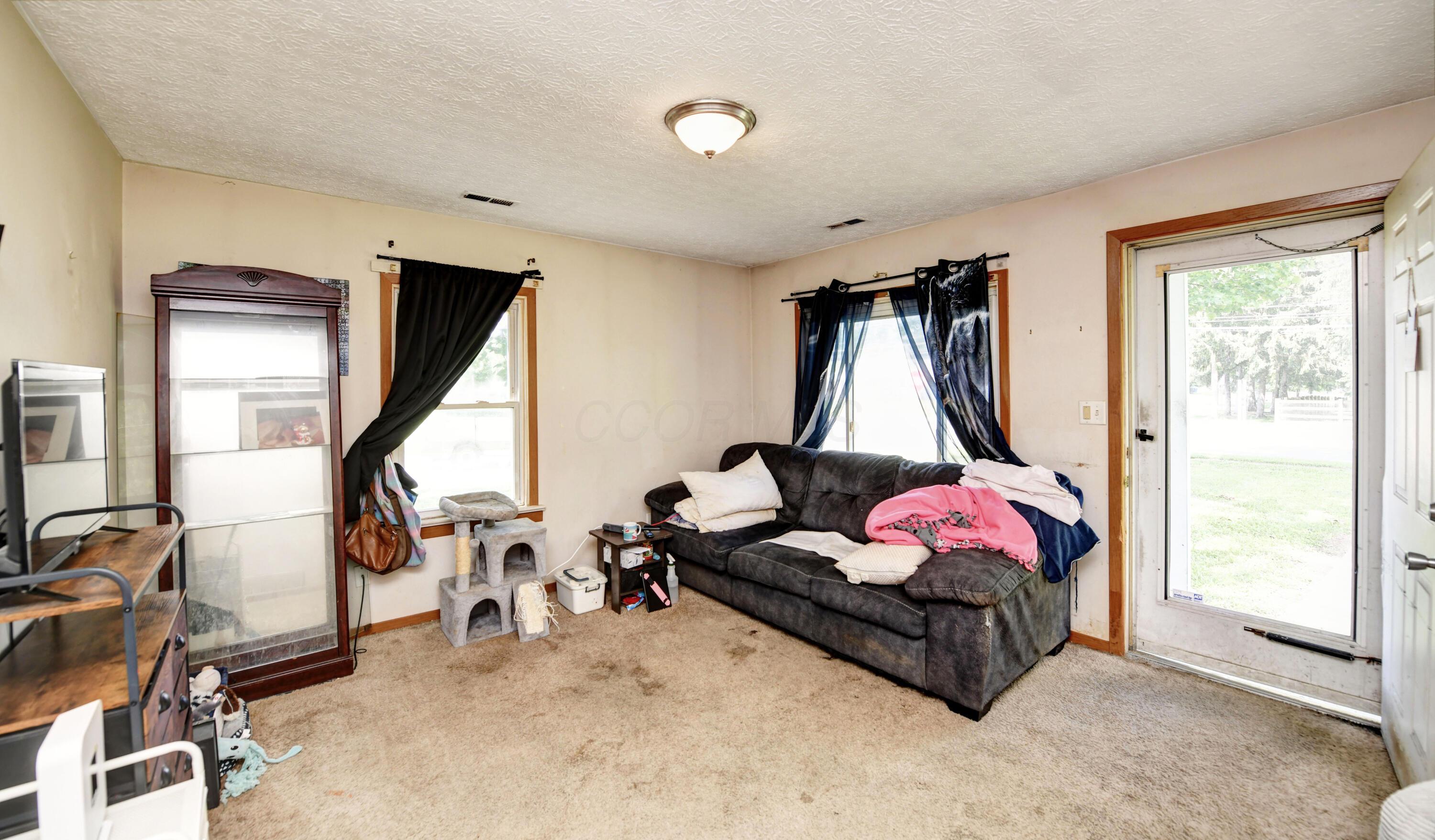 662 Beechwood Road Whitehall, OH 43213 - Photo 15 of 48 Living Room