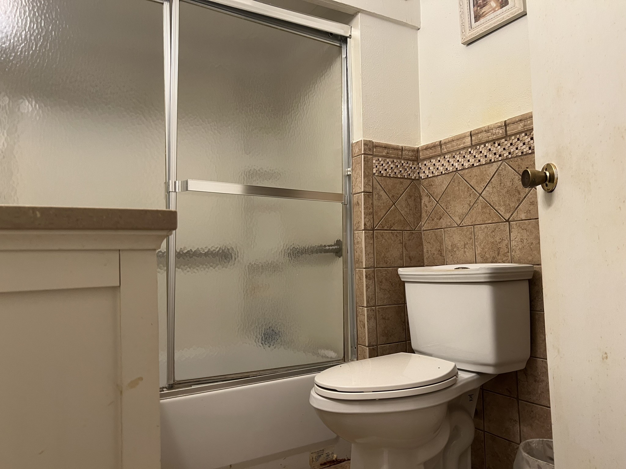 2605 Delafield Street Houston, TX 77023 - Photo 14 of 32 Another view of 1st full bathroom