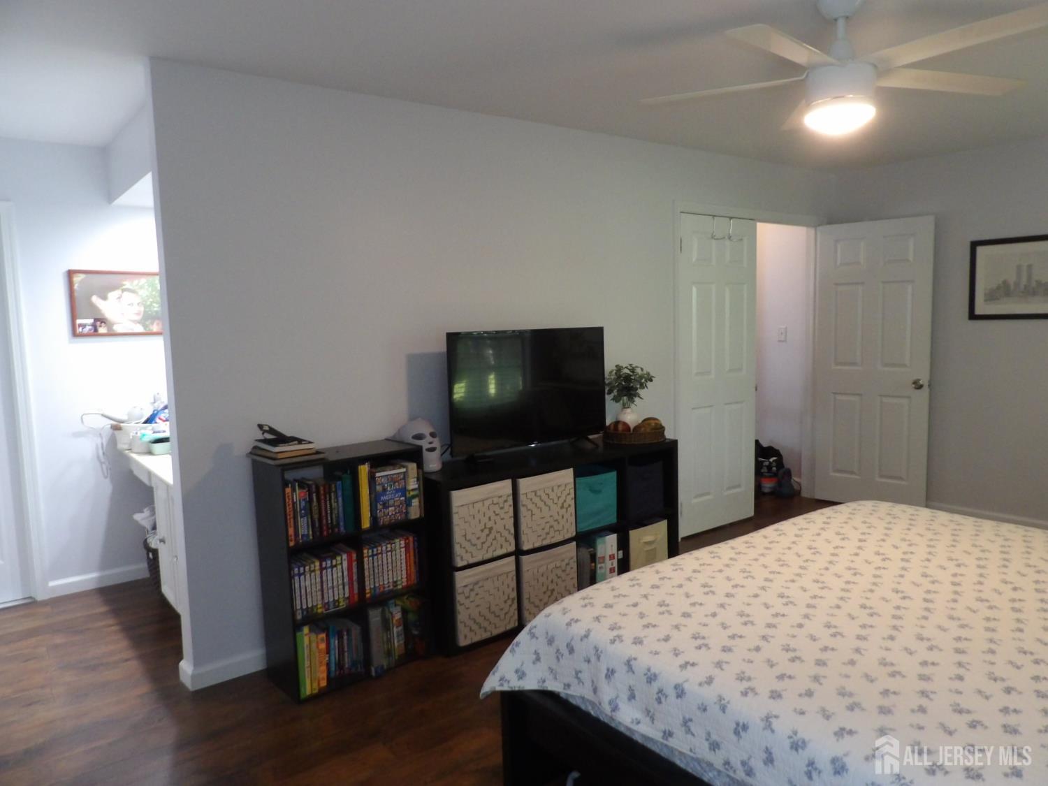 605 Timber Oaks Road Edison, NJ 08820 - Photo 23 of 43