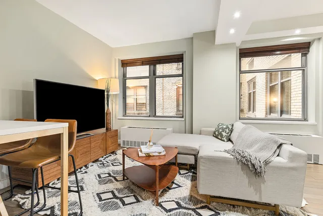 $700,000 | 100 West 58th Street, Unit 8A | Midtown Central