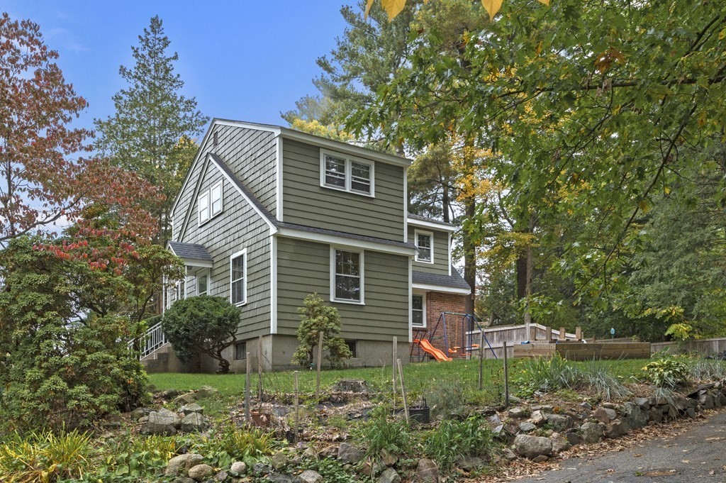 63 Russell Road Wellesley, MA 02482 - Photo 5 of 39 Gallery Image 5