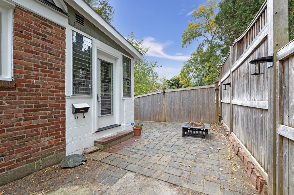 63 Russell Road Wellesley, MA 02482 - Photo 9 of 39 Gallery Image 9