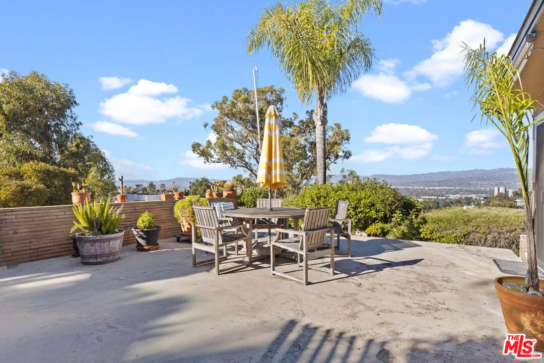 3124 Goodview Trail Los Angeles, CA 90068 - Photo 19 of 33