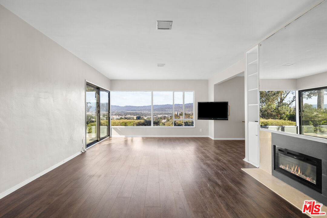 3124 Goodview Trail Los Angeles, CA 90068 - Photo 4 of 33