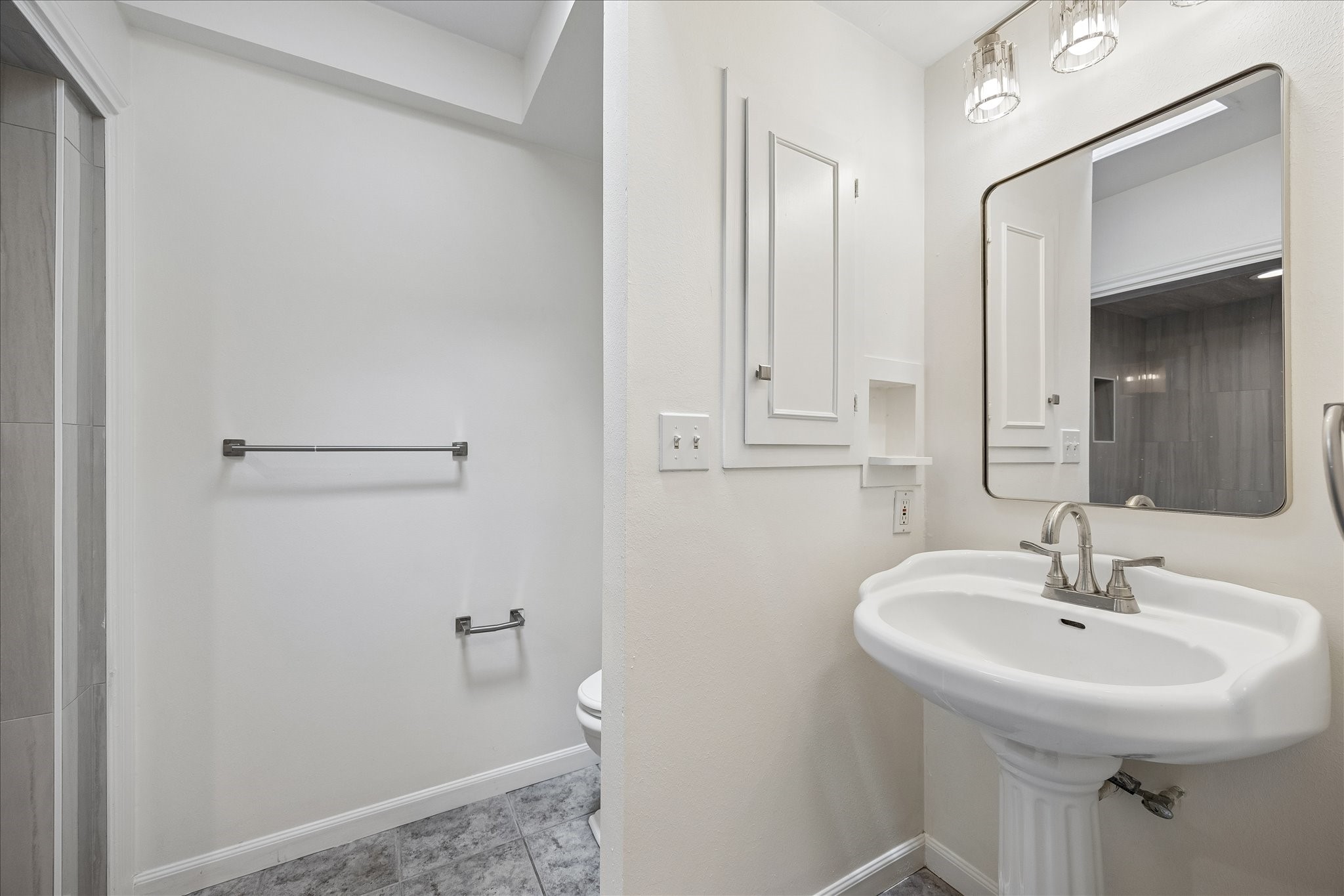 306 Gessner Road Bunker Hill Village, TX 77024 - Photo 30 of 41 Remodeled bathroom in the In-Law Suite.