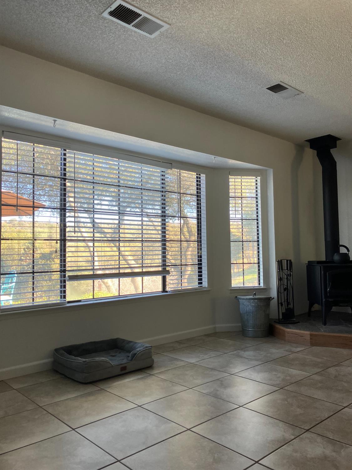 46725 Picayune Creek Road Coarsegold, CA 93614 - Photo 14 of 49 a living room with a large window
