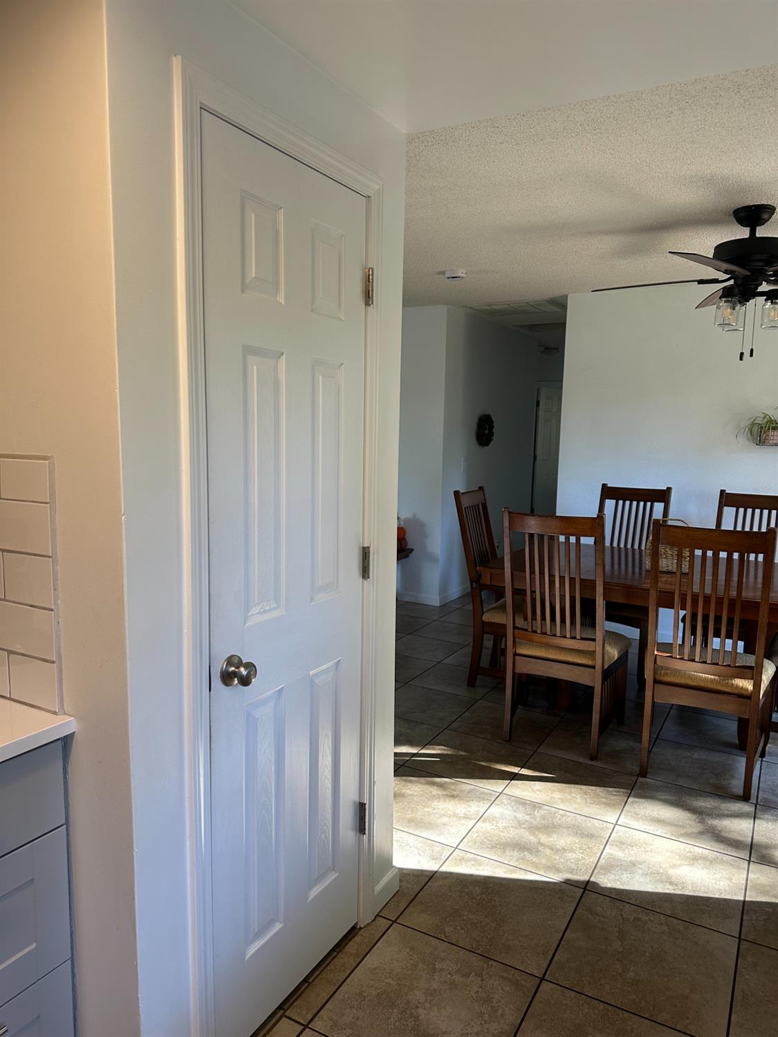 46725 Picayune Creek Road Coarsegold, CA 93614 - Photo 19 of 49 a view of a hallway with seating area