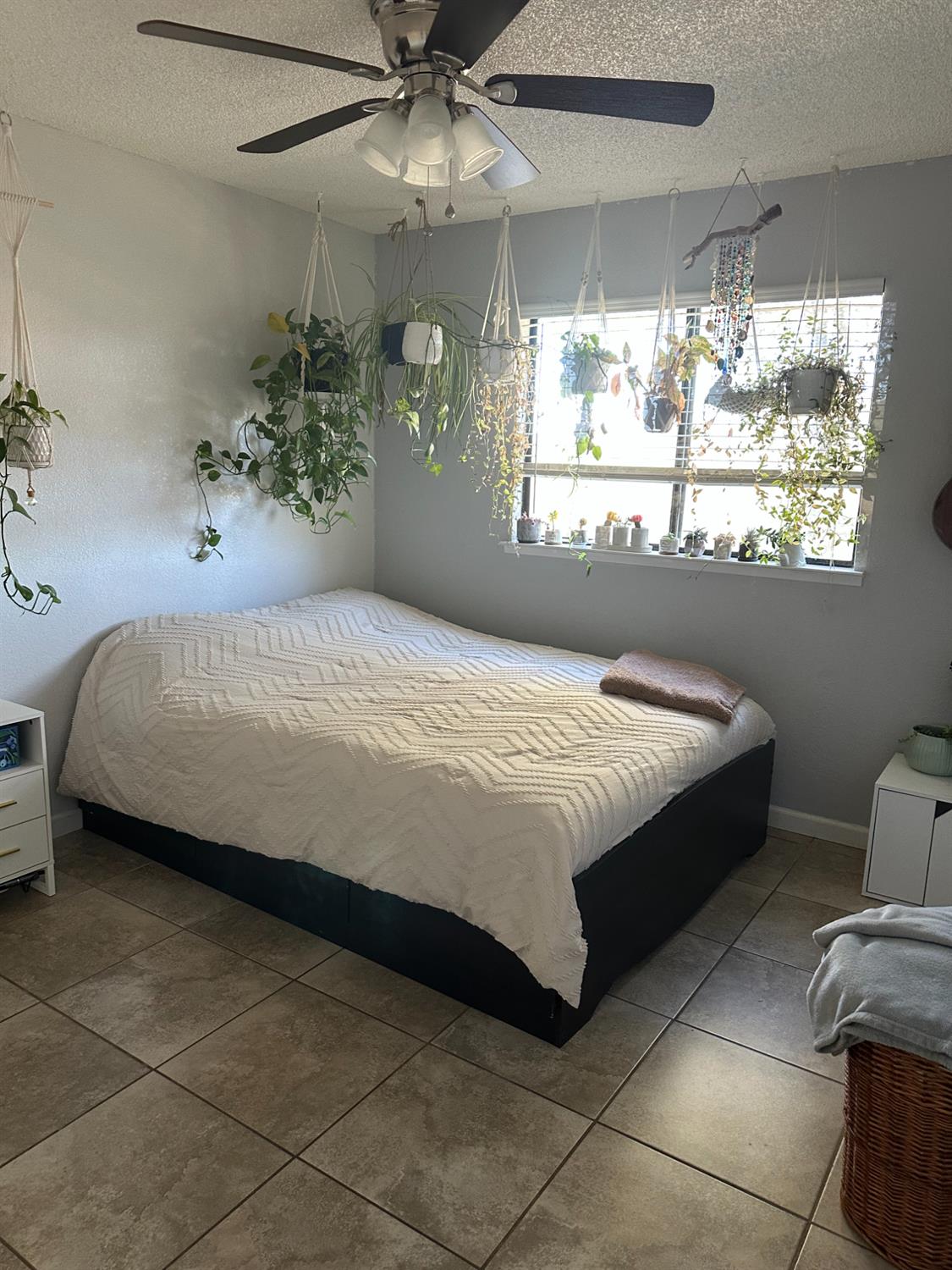 46725 Picayune Creek Road Coarsegold, CA 93614 - Photo 20 of 49 a bedroom with a large bed and a window