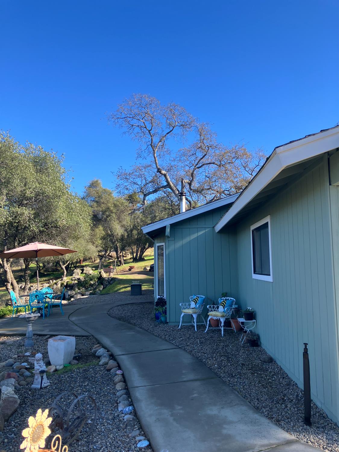 46725 Picayune Creek Road Coarsegold, CA 93614 - Photo 3 of 49 a view of a backyard with sitting area