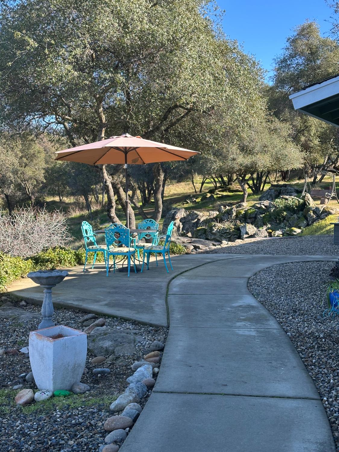 46725 Picayune Creek Road Coarsegold, CA 93614 - Photo 4 of 49 a view of a yard with table and chairs