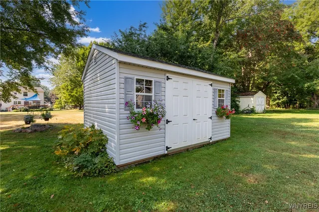 $439,500 | 6731 Webster Road, Orchard Park, NY 14127