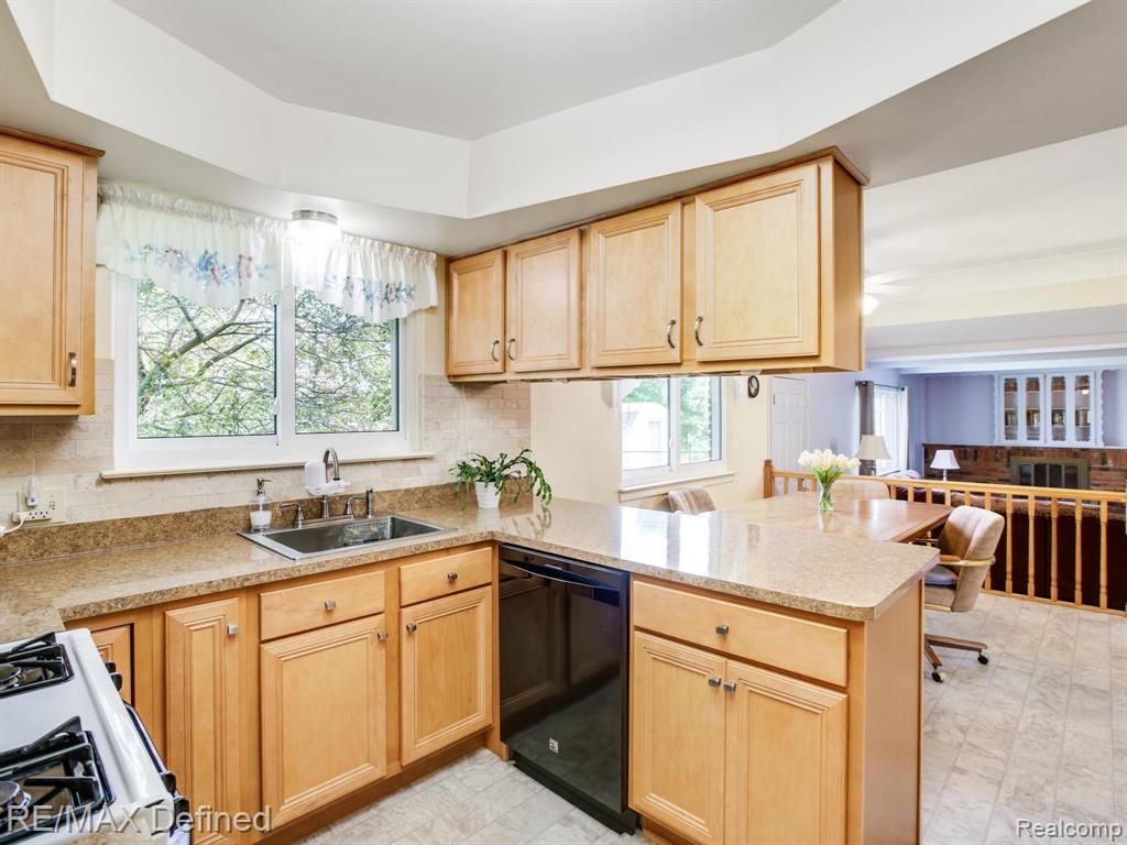 12033 Diegel Road Warren, MI 48093 - Photo 7 of 20