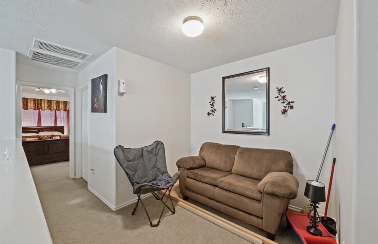 13134 Peppergate Lane Houston, TX 77044 - Photo 12 of 23 a living room with furniture