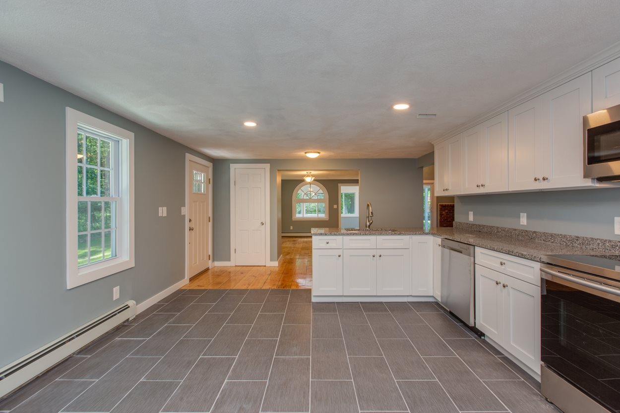61 East Road Atkinson, NH 03811 - Photo 4 of 40