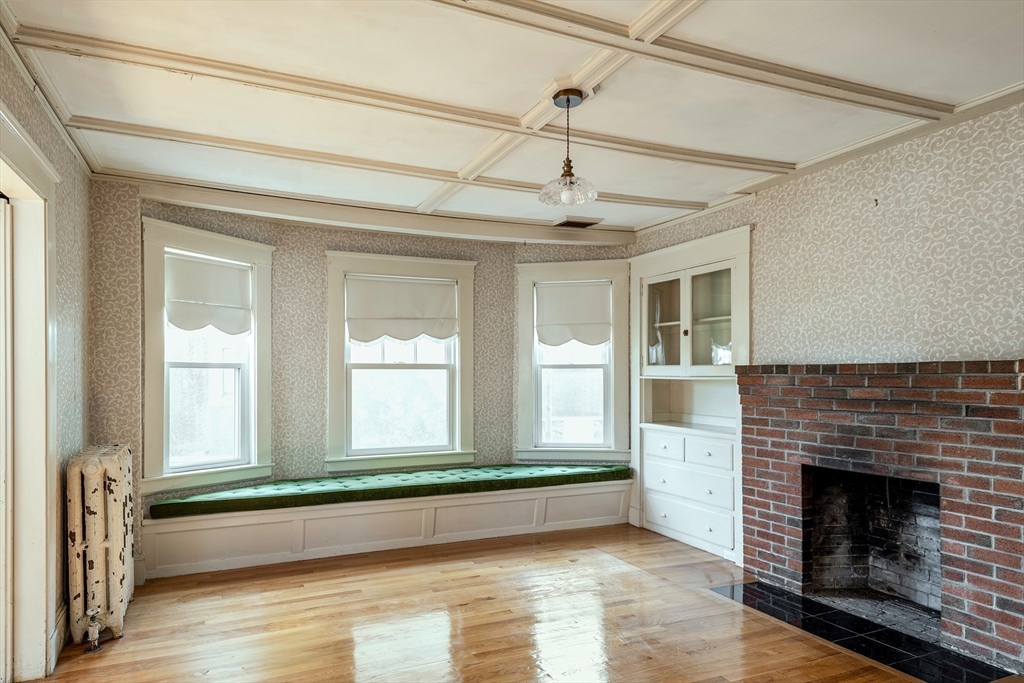 7 Kent Circle Gloucester, MA 01930 - Photo 11 of 38