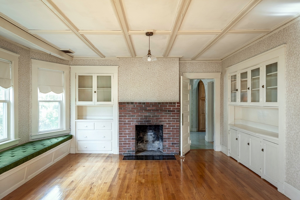 7 Kent Circle Gloucester, MA 01930 - Photo 12 of 38