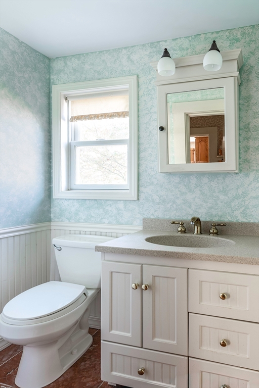 7 Kent Circle Gloucester, MA 01930 - Photo 15 of 38