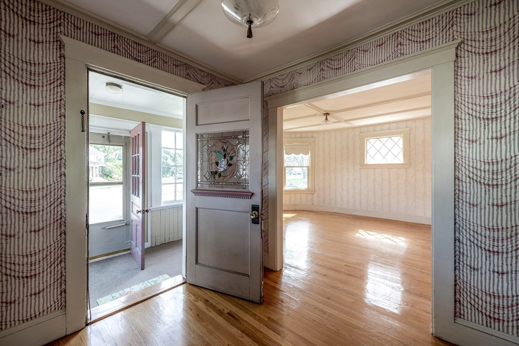 7 Kent Circle Gloucester, MA 01930 - Photo 18 of 38