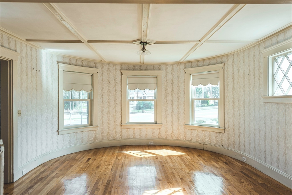 7 Kent Circle Gloucester, MA 01930 - Photo 19 of 38