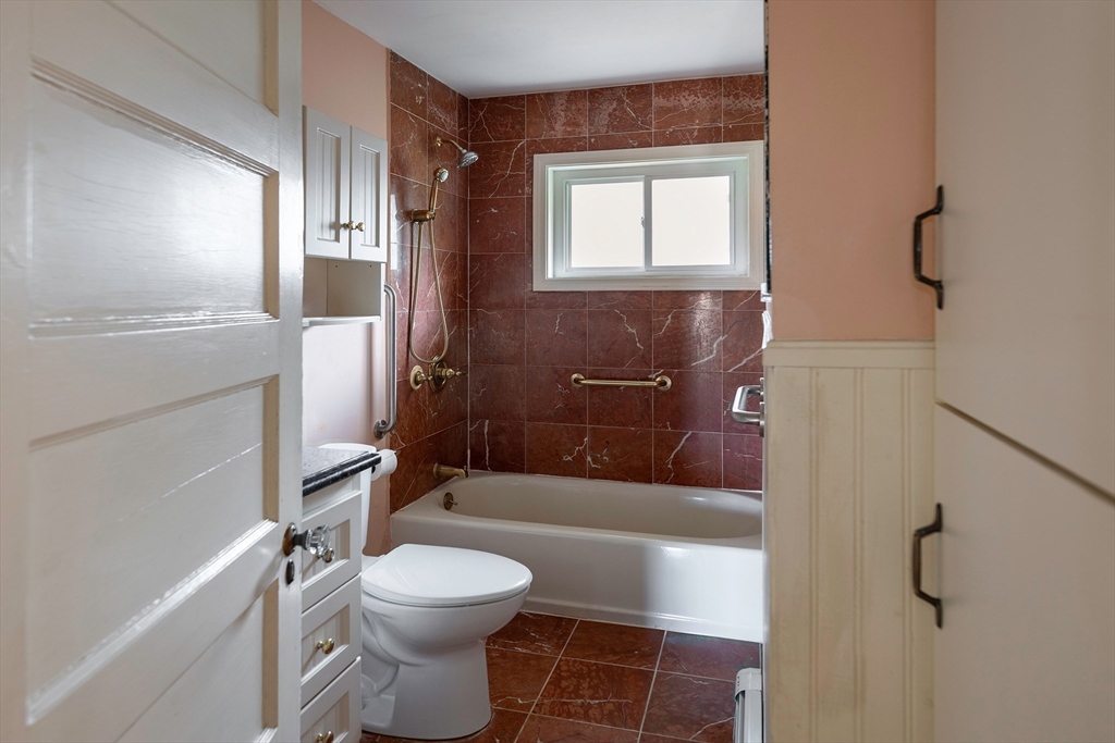 7 Kent Circle Gloucester, MA 01930 - Photo 22 of 38