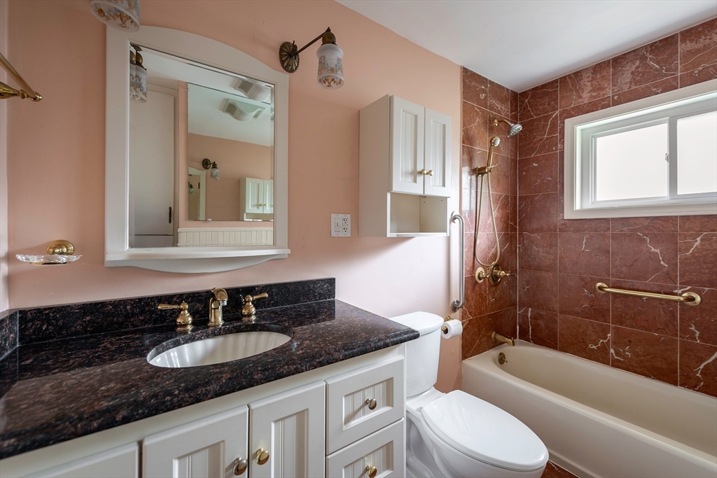 7 Kent Circle Gloucester, MA 01930 - Photo 23 of 38