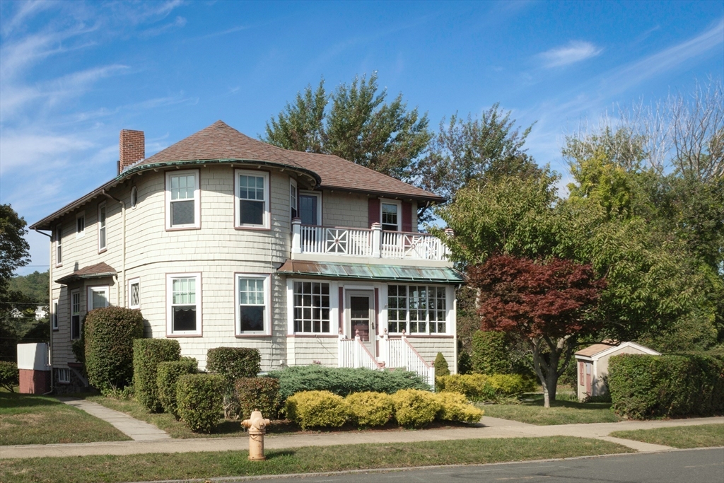 7 Kent Circle Gloucester, MA 01930 - Photo 4 of 38