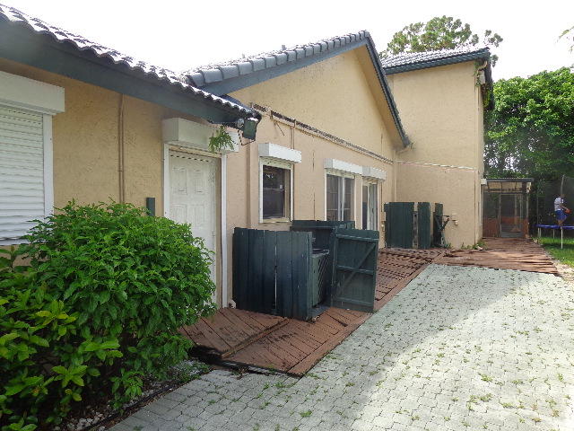 9345 Old Pine Road Boca Raton, FL 33428 - Photo 38 of 38 Right side of property