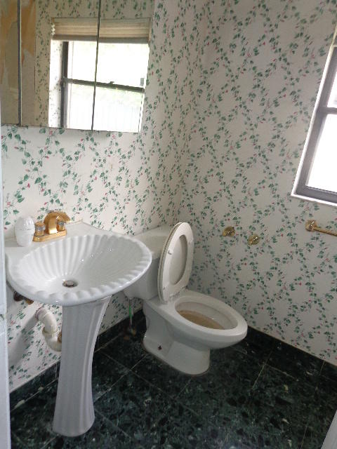 9345 Old Pine Road Boca Raton, FL 33428 - Photo 7 of 38 Full bathroom off kitchen