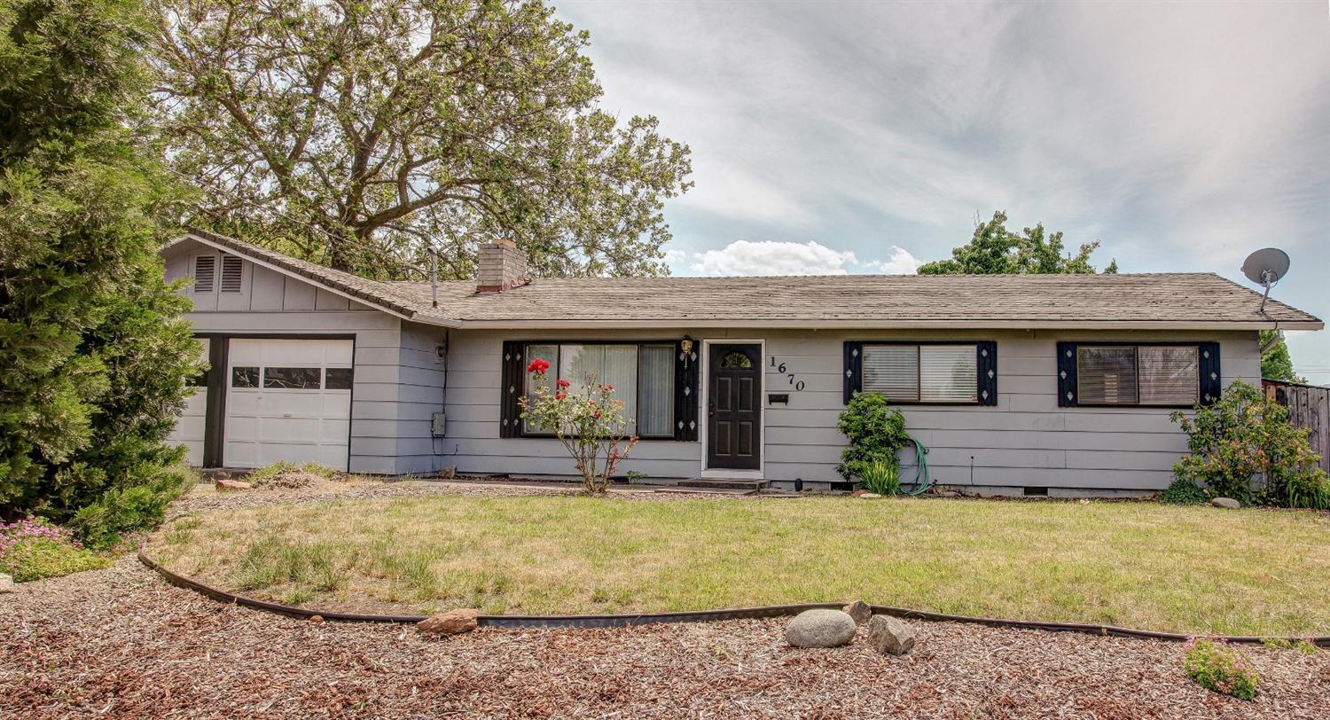1670 Roberts Road Medford, OR 97504 - Photo 1 of 21 Primary Photo