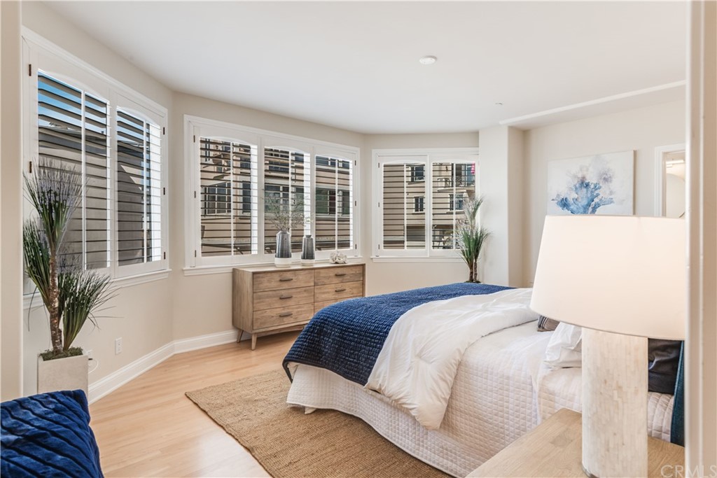 2220 The Strand Manhattan Beach, CA 90266 - Photo 29 of 44 a bedroom with a large bed and a large window