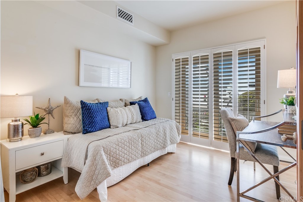 2220 The Strand Manhattan Beach, CA 90266 - Photo 38 of 44 a bedroom with a large bed and a window