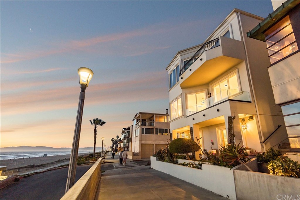 2220 The Strand Manhattan Beach, CA 90266 - Photo 5 of 44