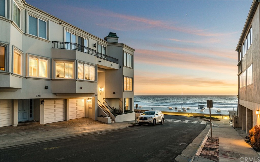 2220 The Strand Manhattan Beach, CA 90266 - Photo 6 of 44