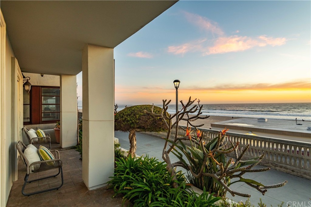2220 The Strand Manhattan Beach, CA 90266 - Photo 9 of 44 a view of a terrace
