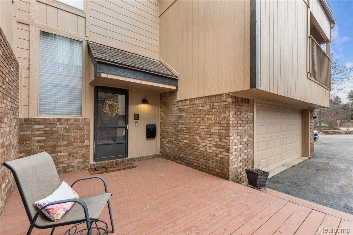 994 Golfview Court Rochester, MI 48307 - Photo 8 of 60 Gallery Image 8