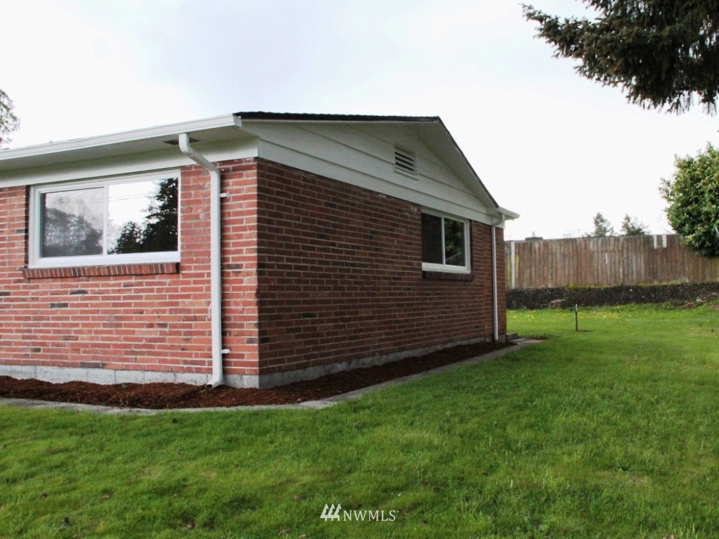 7812 Leschi Road Southwest Tacoma, WA 98498 - Photo 11 of 20 Gallery Image 11