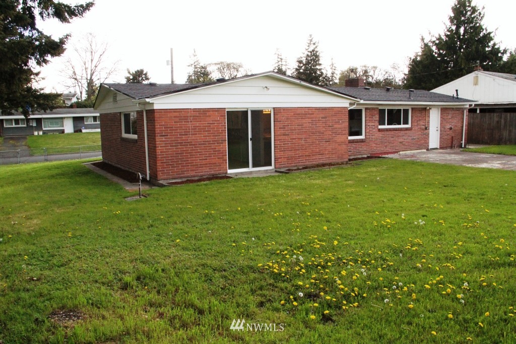 7812 Leschi Road Southwest Tacoma, WA 98498 - Photo 14 of 20 Gallery Image 14