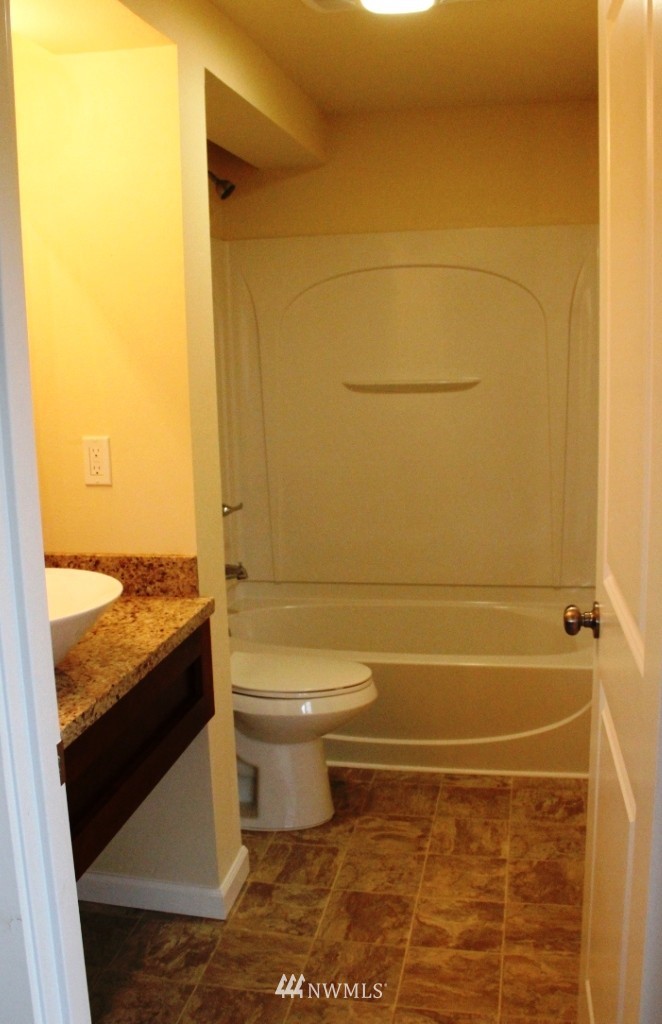7812 Leschi Road Southwest Tacoma, WA 98498 - Photo 17 of 20 Gallery Image 17