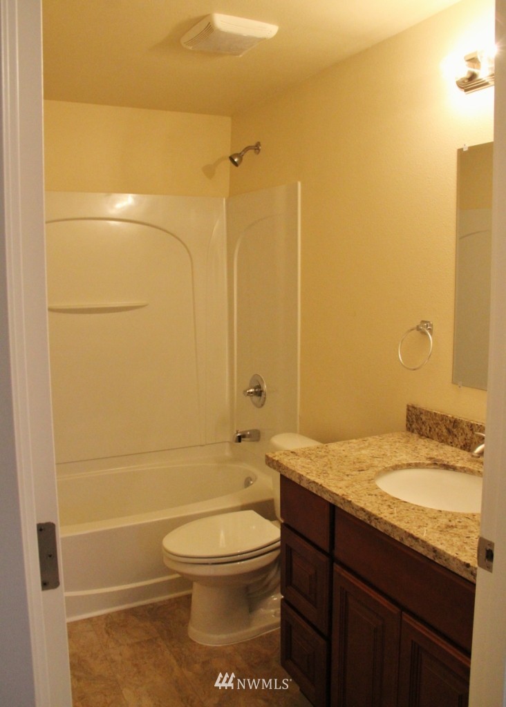 7812 Leschi Road Southwest Tacoma, WA 98498 - Photo 18 of 20 Gallery Image 18