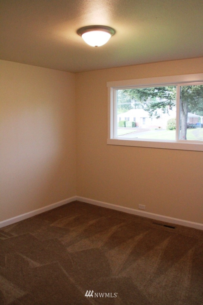 7812 Leschi Road Southwest Tacoma, WA 98498 - Photo 19 of 20 Gallery Image 19