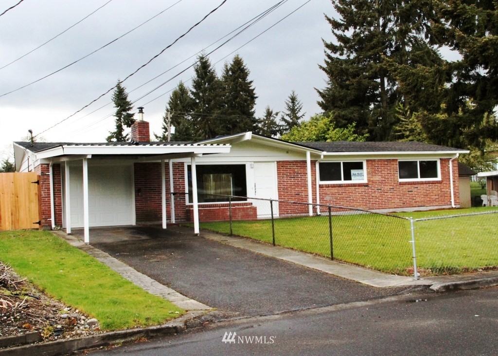 7812 Leschi Road Southwest Tacoma, WA 98498 - Photo 3 of 20 Gallery Image 3