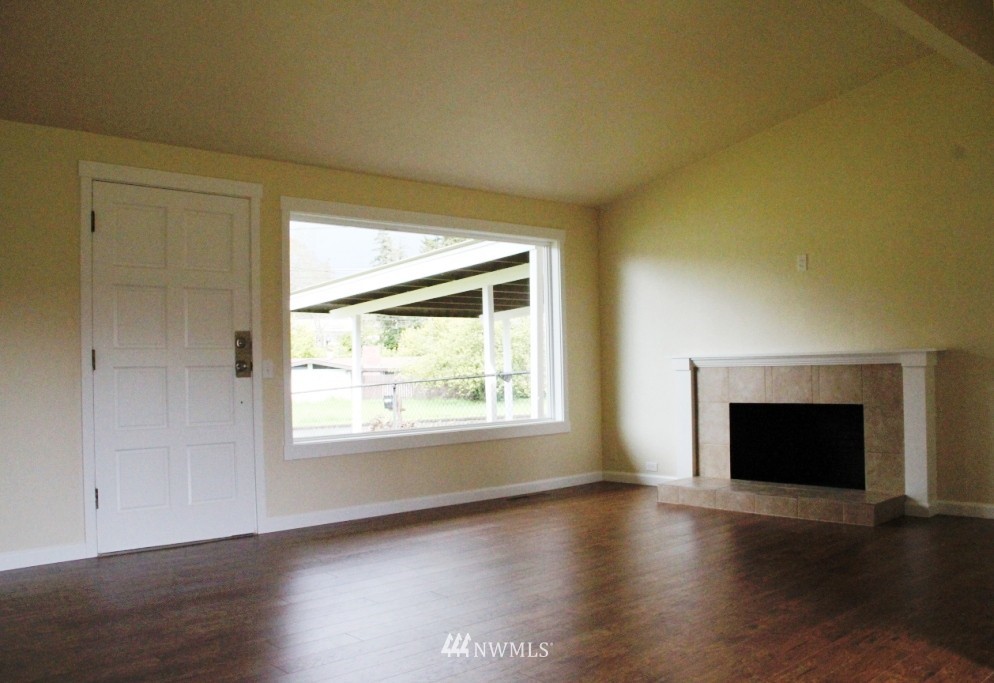 7812 Leschi Road Southwest Tacoma, WA 98498 - Photo 4 of 20 Gallery Image 4
