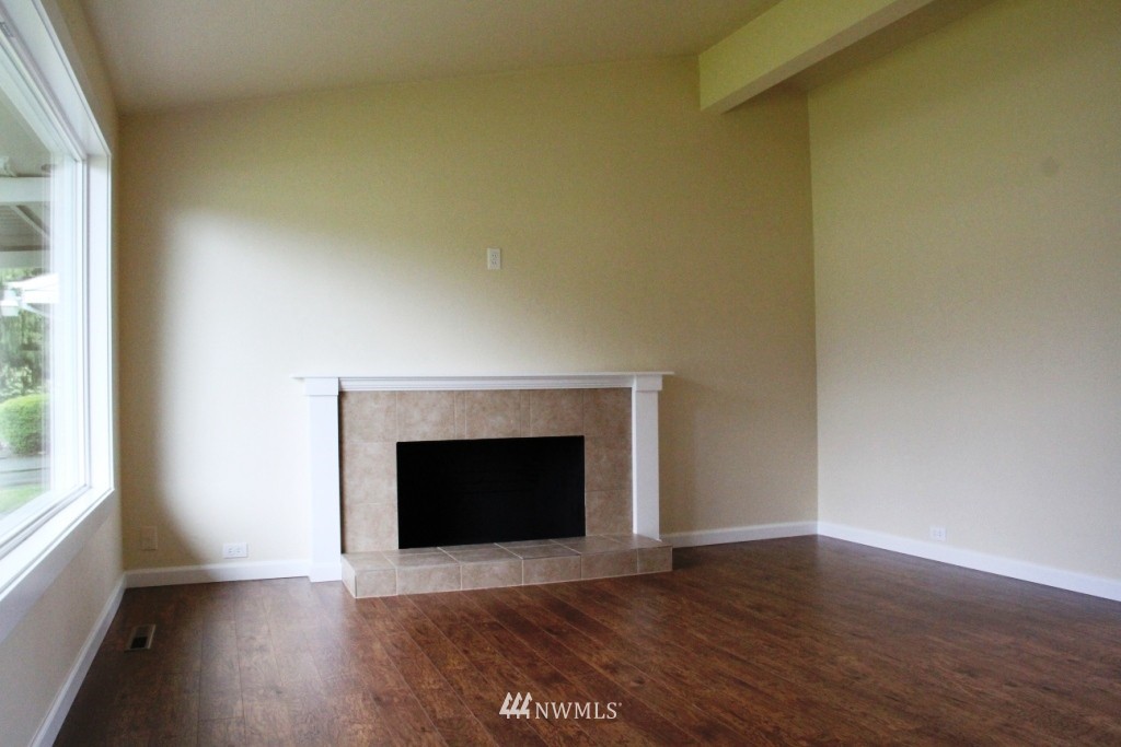 7812 Leschi Road Southwest Tacoma, WA 98498 - Photo 5 of 20 Gallery Image 5