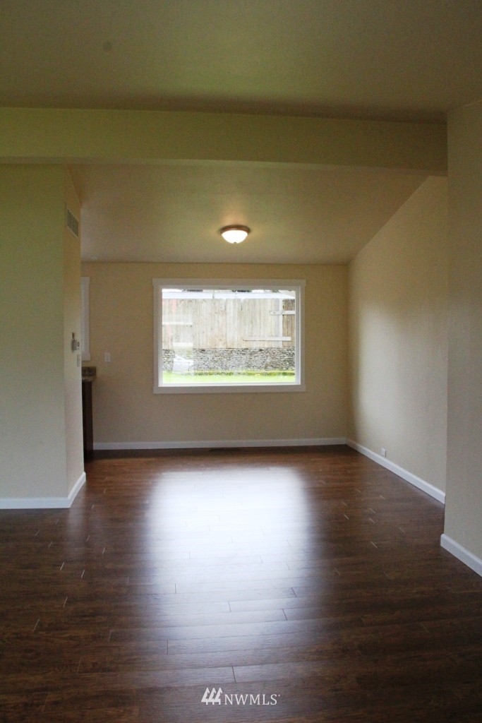 7812 Leschi Road Southwest Tacoma, WA 98498 - Photo 6 of 20 Gallery Image 6