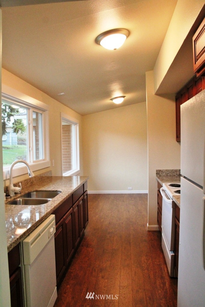 7812 Leschi Road Southwest Tacoma, WA 98498 - Photo 9 of 20 Gallery Image 9